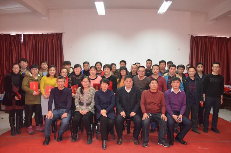 吉地油服年度金牌員工、銀牌員工及優(yōu)秀員工評(píng)選，可獲得純金、純銀獎(jiǎng)牌和獎(jiǎng)金