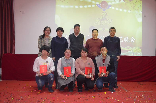 吉地油服年度金牌員工、銀牌員工及優(yōu)秀員工評(píng)選，可獲得純金、純銀獎(jiǎng)牌和獎(jiǎng)金